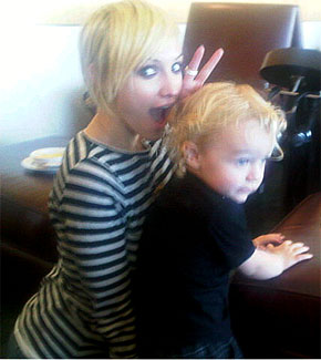Ashlee Simpson, striped shirt, blonde hair, pixie haircut